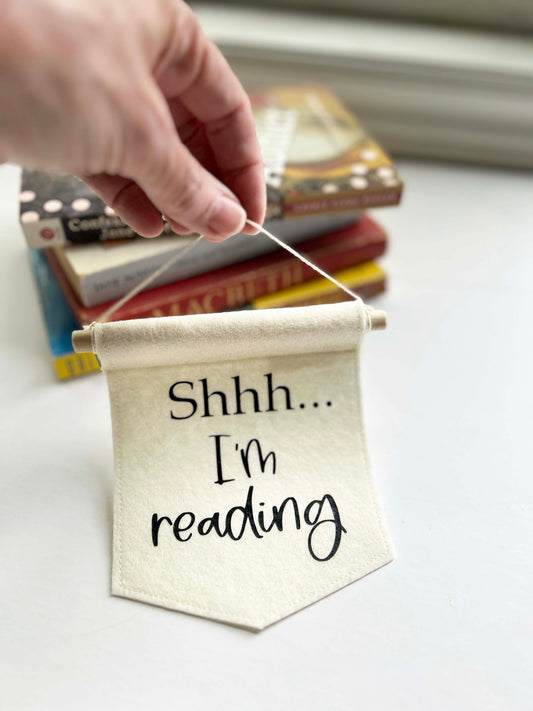 Shhh I'm Reading - Mini Felt Banner