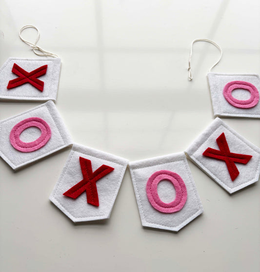 Applique XOXO Valentine Garland - Felt Garland